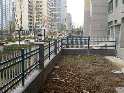 小區(qū)圍墻柵欄
